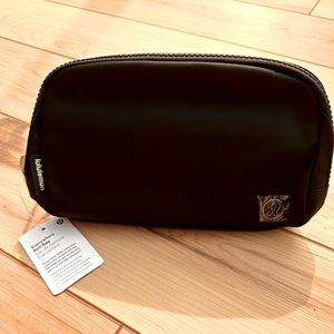 Brand new Lululemon Everywhere belt bag in black